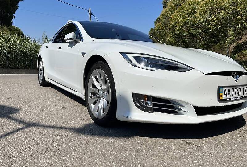 Tesla Model S 90D 2017