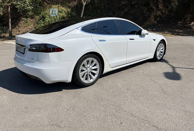 Tesla Model S 90D 2017