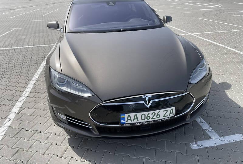 Tesla Model S 2015