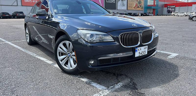 BMW 740 2010