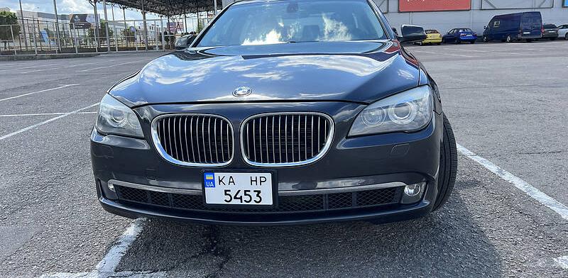 BMW 740 2010