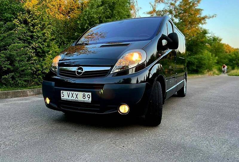 Opel Vivaro пасс. 2011