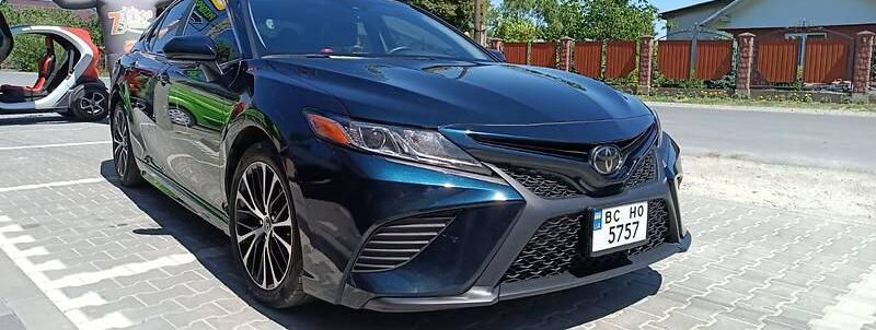 Toyota Camry SE 2019