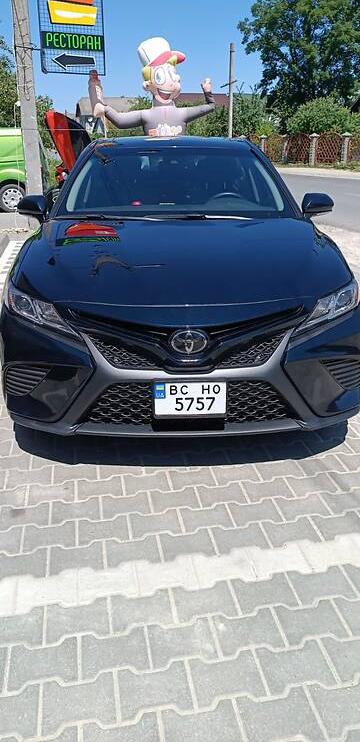 Toyota Camry SE 2019