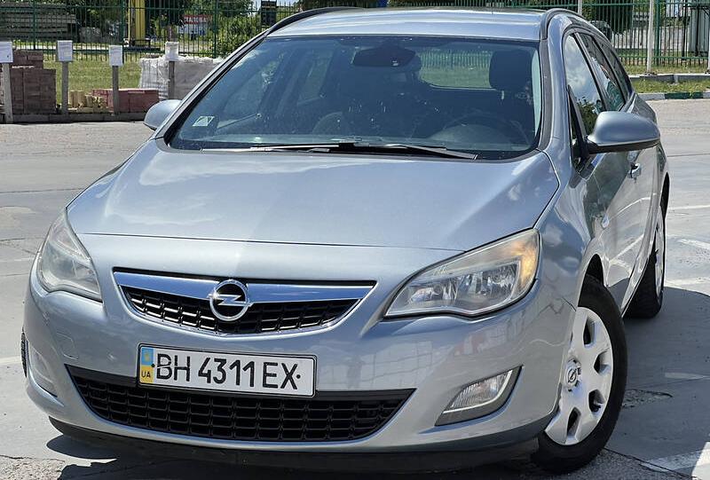 Opel Astra J 2011