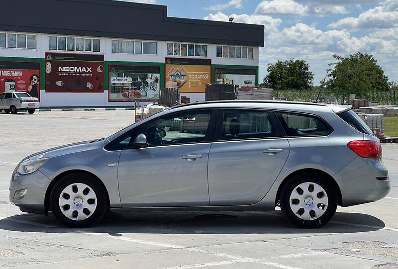 Opel Astra J 2011