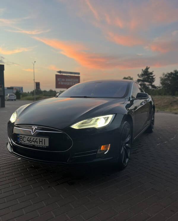 Tesla Model S 2014