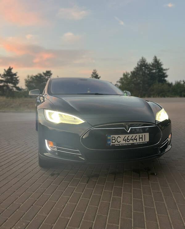 Tesla Model S 2014