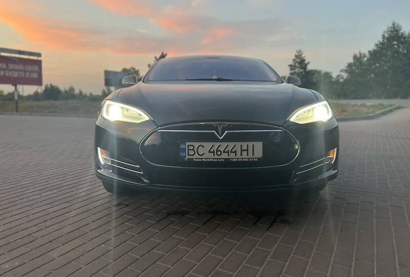 Tesla Model S 2014