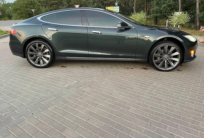 Tesla Model S 2014