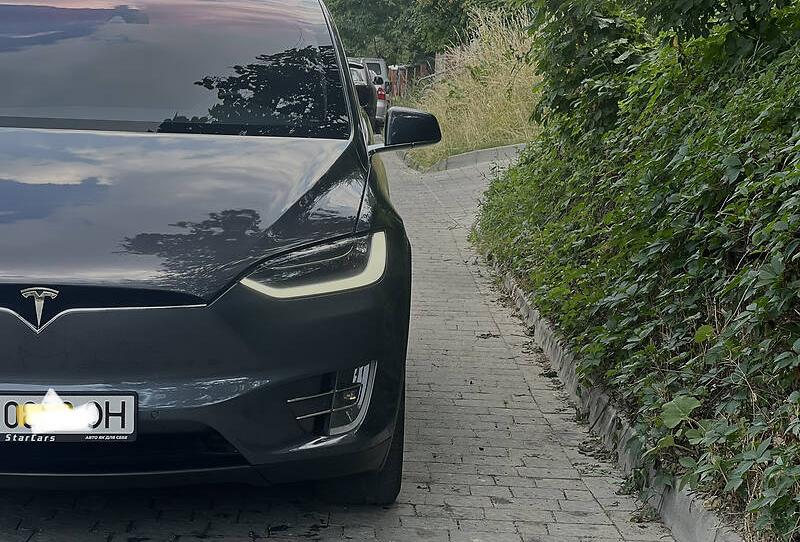 Tesla Model X 2016