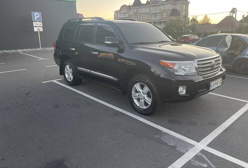 Toyota Land Cruiser 200 2013
