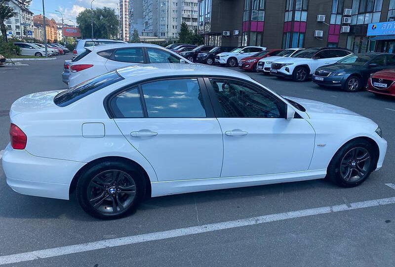 BMW 320 2011