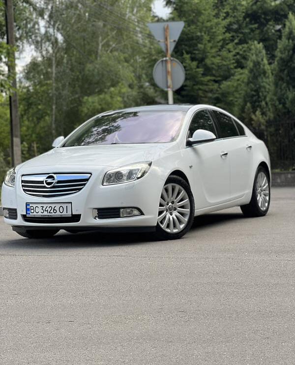 Opel Insignia Cosmo 2011
