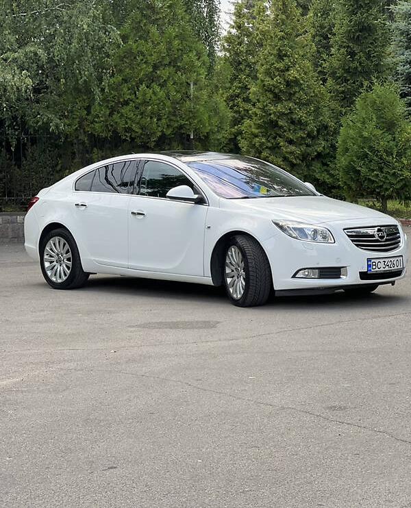 Opel Insignia Cosmo 2011