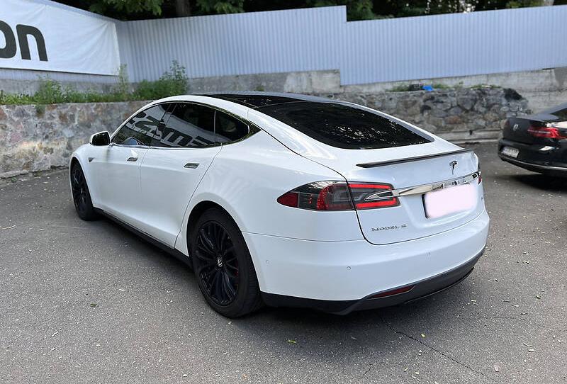 Tesla Model S P90D 2016