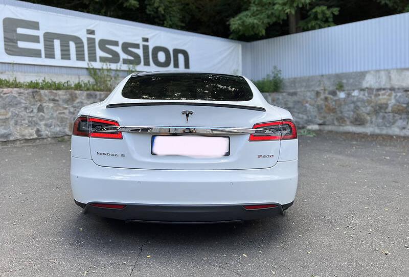 Tesla Model S P90D 2016
