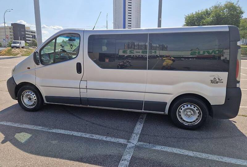 Opel Vivaro пасс. 2006