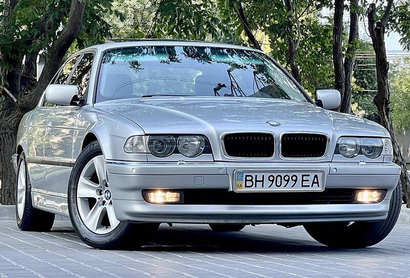 BMW 735 2000