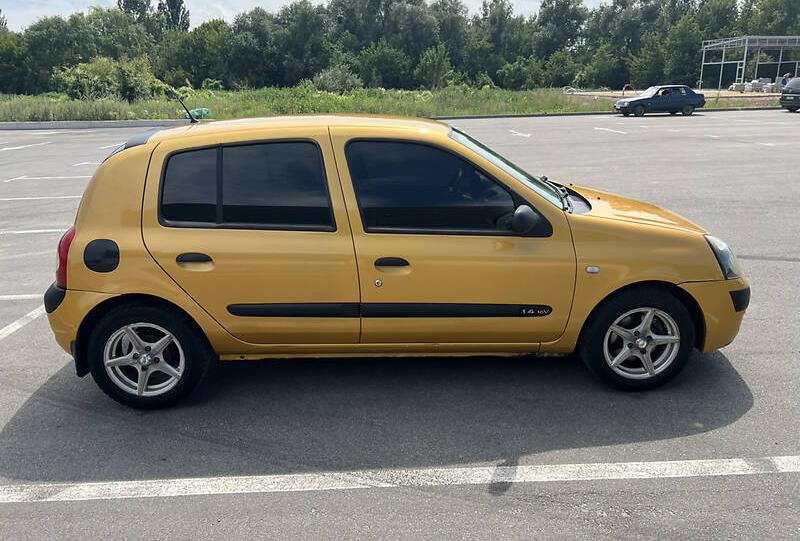 Renault Clio 2003