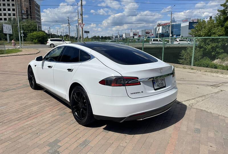 Tesla Model S 2013