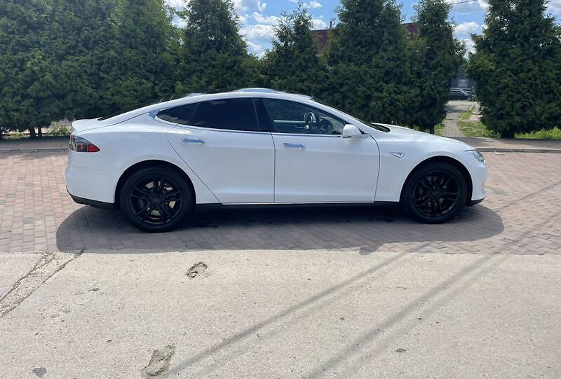 Tesla Model S 2013