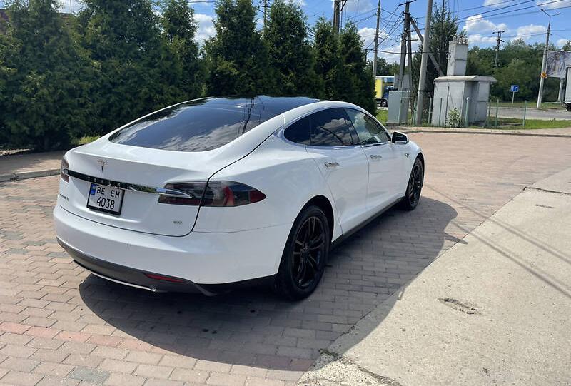 Tesla Model S 2013