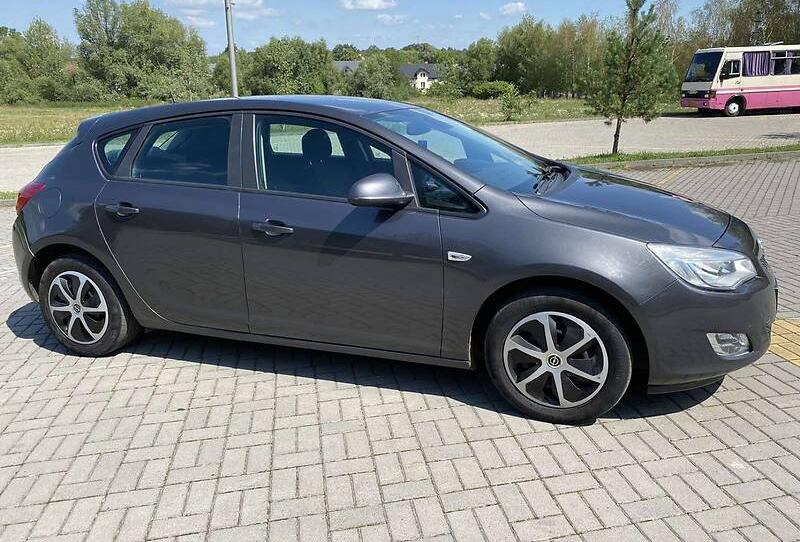 Opel Astra J 2009