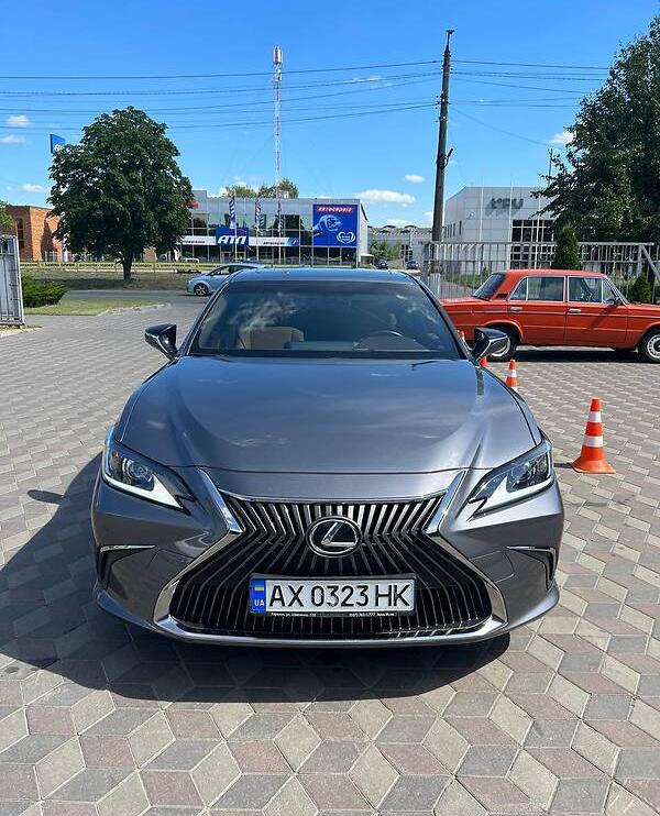 Lexus ES 2019
