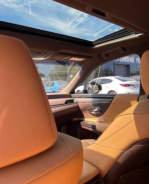 Lexus ES 2019
