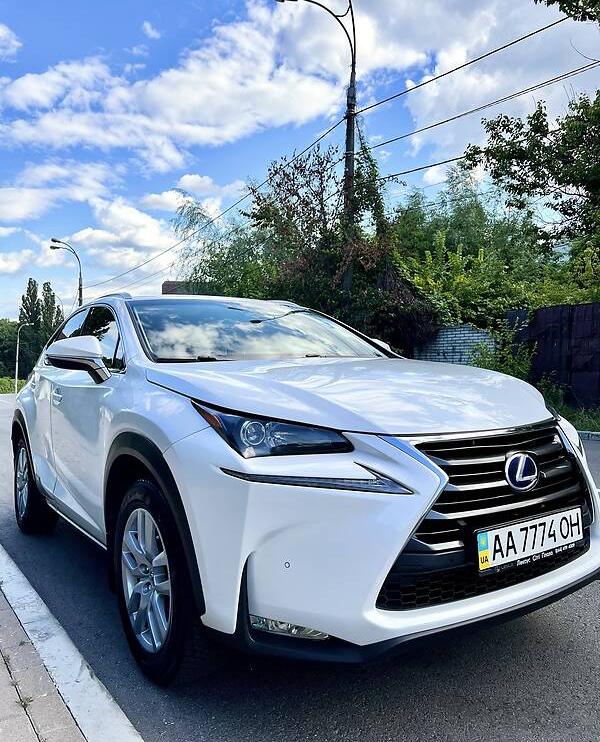 Lexus NX 300h 2015