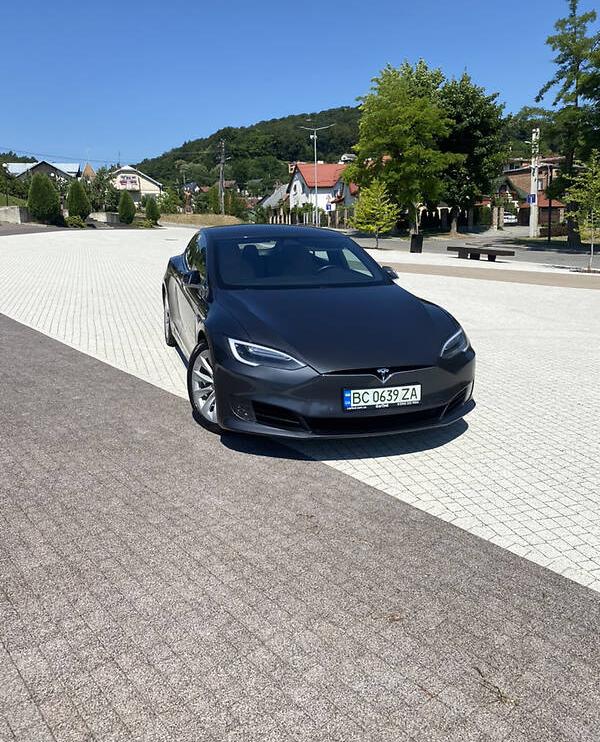 Tesla Model S 2017