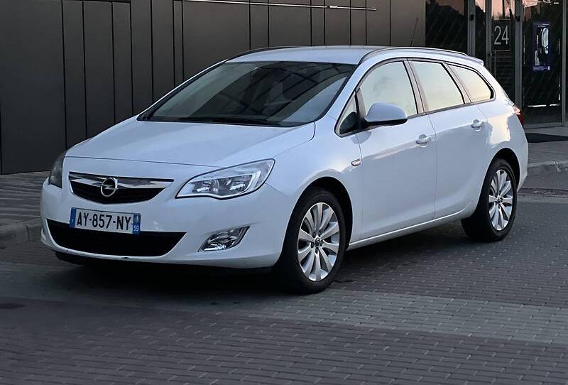 Opel Astra J 2011
