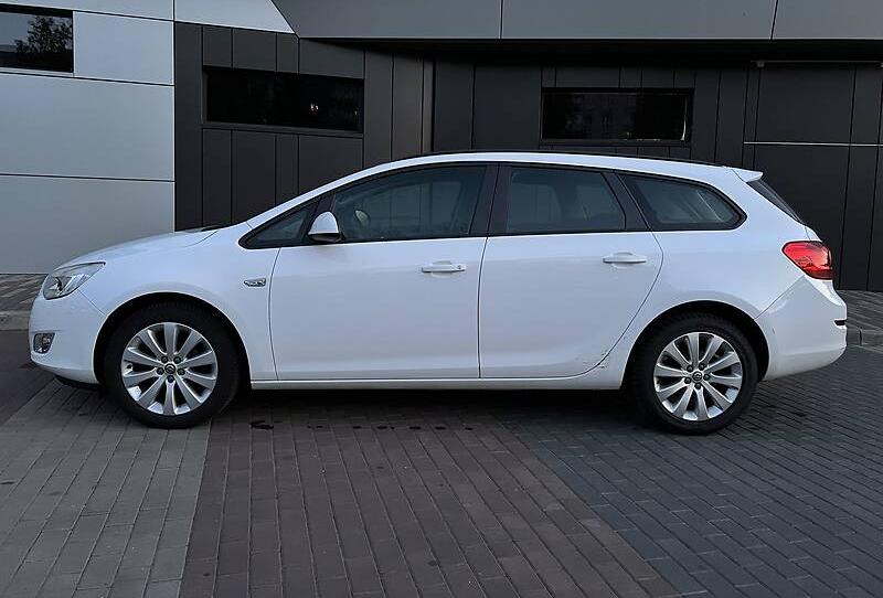 Opel Astra J 2011