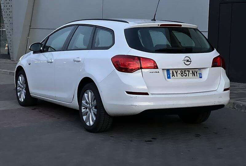 Opel Astra J 2011