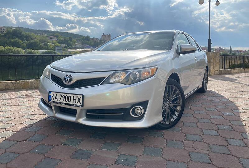 Toyota Camry SE 2012