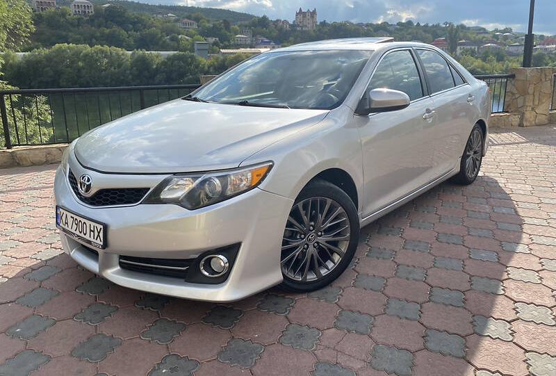 Toyota Camry SE 2012