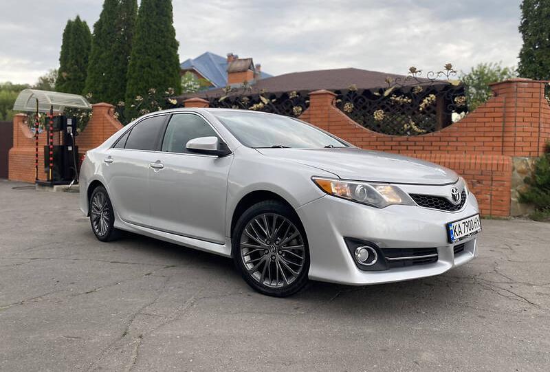 Toyota Camry SE 2012