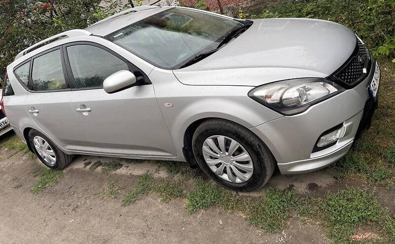 Kia Ceed . 2011