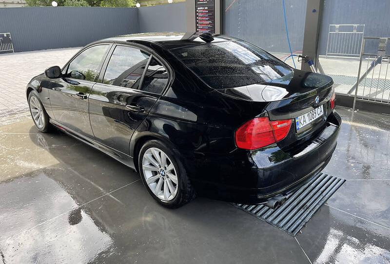 BMW 328 2011