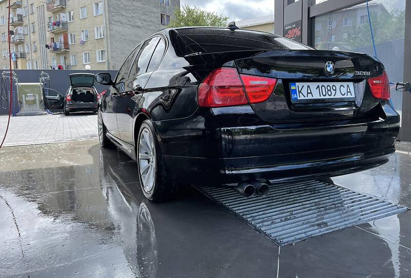 BMW 328 2011