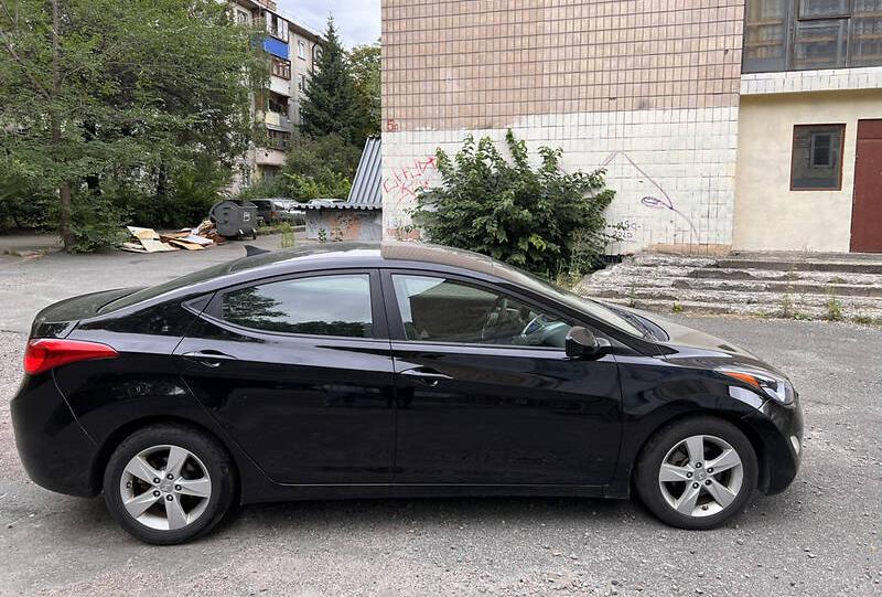 Hyundai Elantra 2012