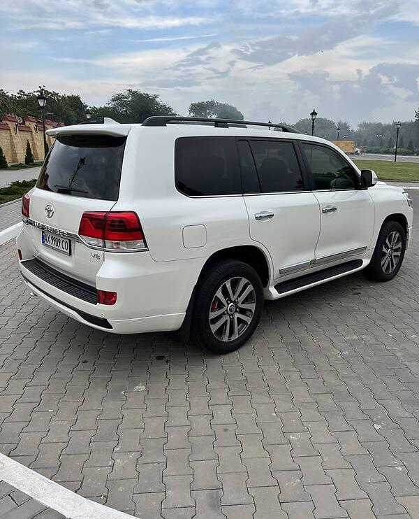 Toyota Land Cruiser 200 2016