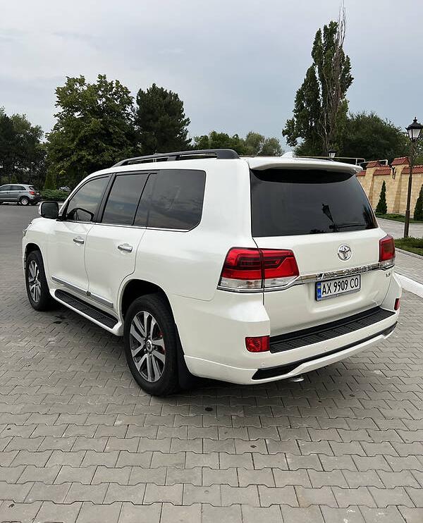 Toyota Land Cruiser 200 2016