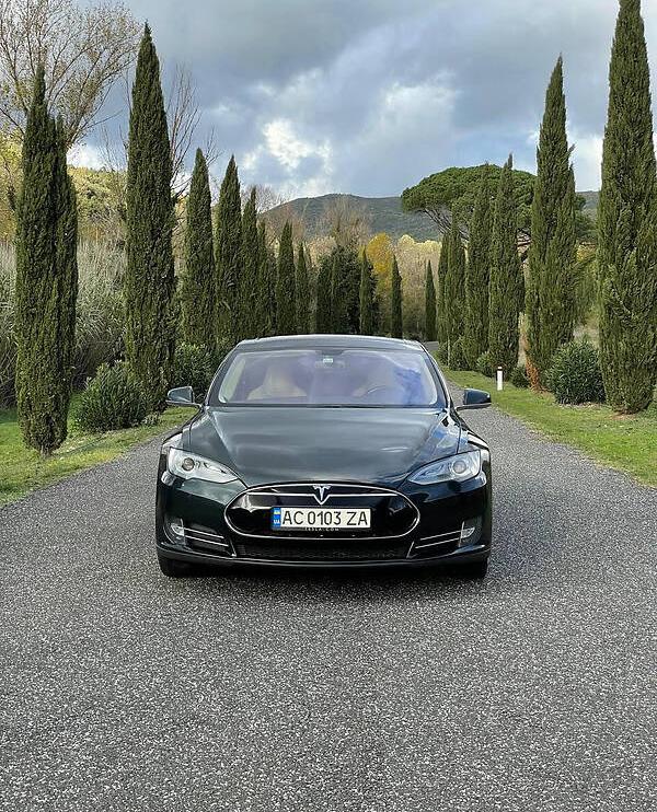 Tesla Model S EU P85 2013