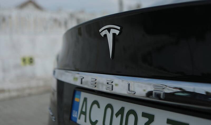 Tesla Model S EU P85 2013