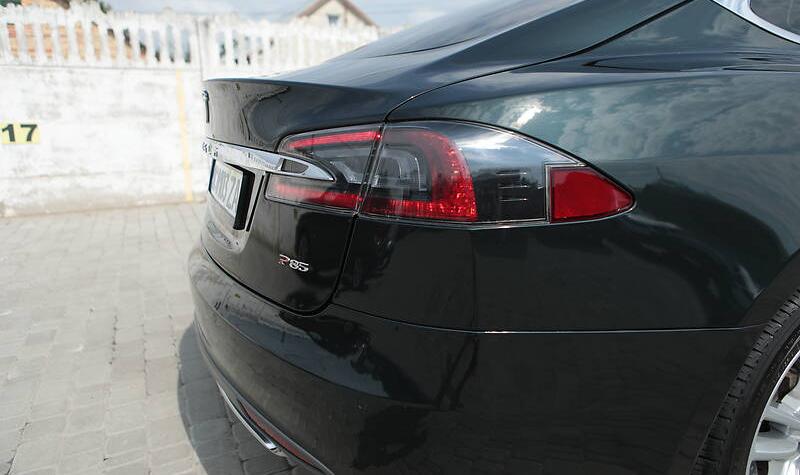Tesla Model S EU P85 2013