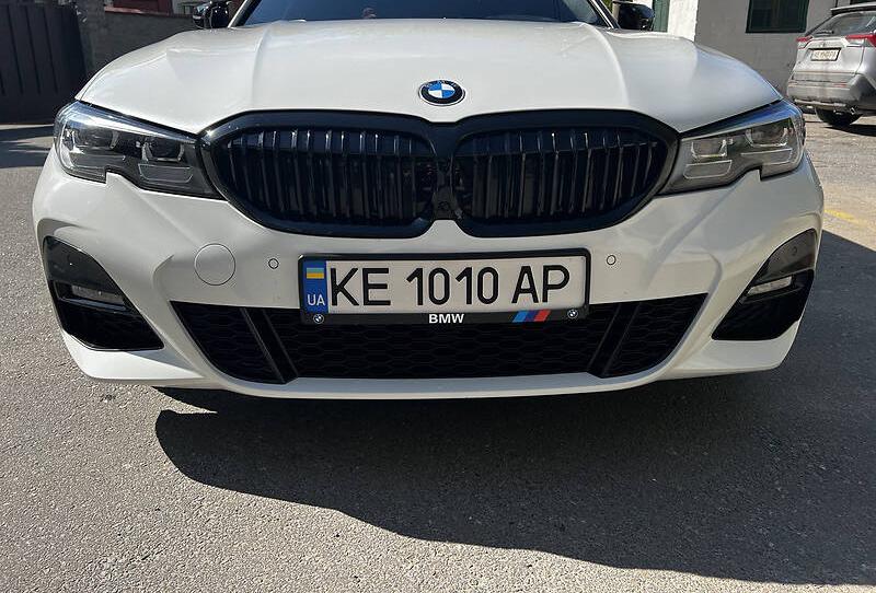 BMW 330 2019