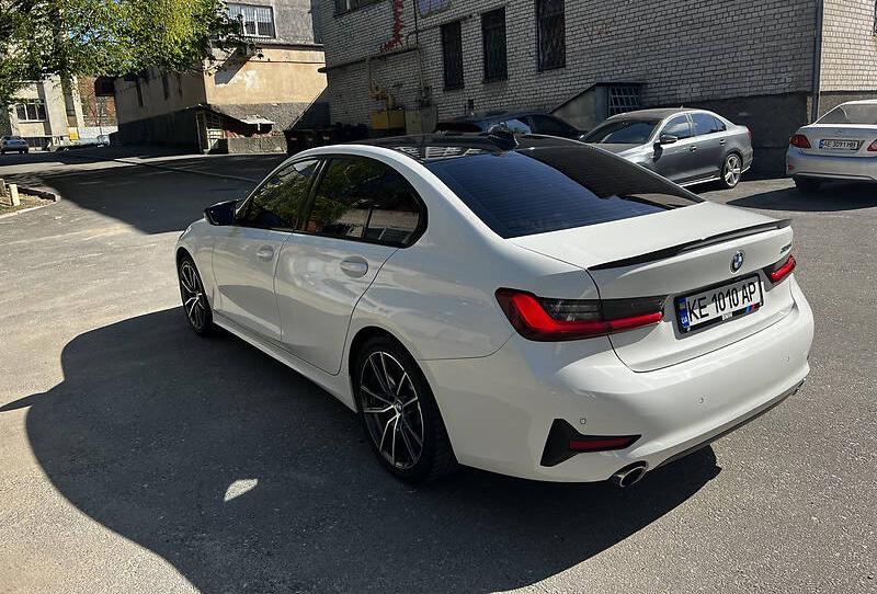 BMW 330 2019