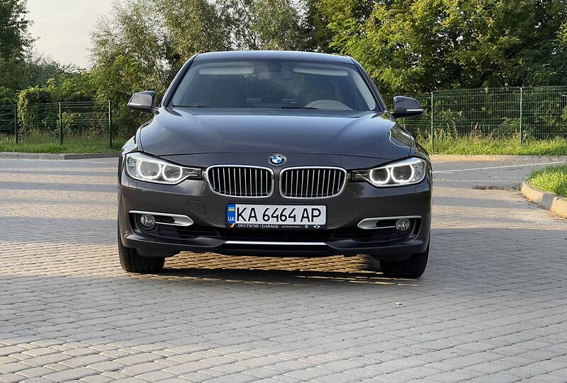 BMW 320 Modern Line 2012